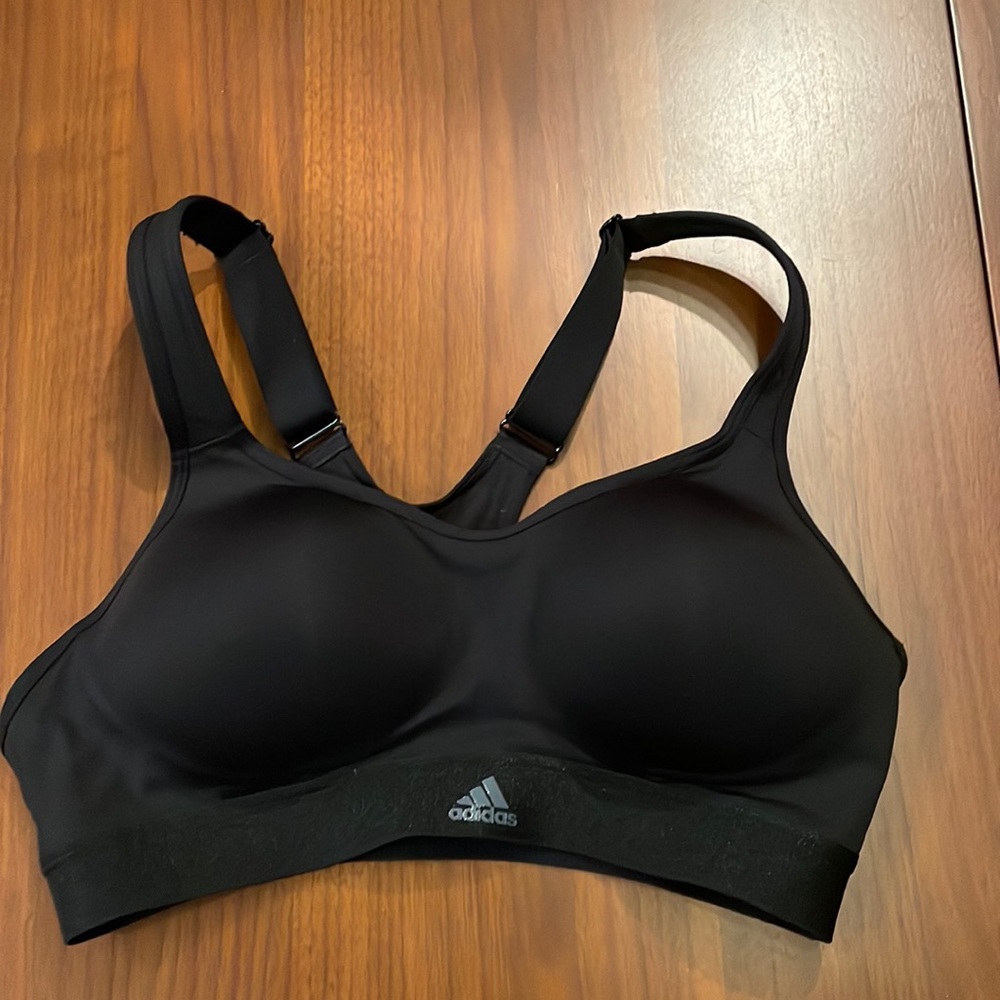 Adidas bras sports. Never worn and good coverage and really comfortable.